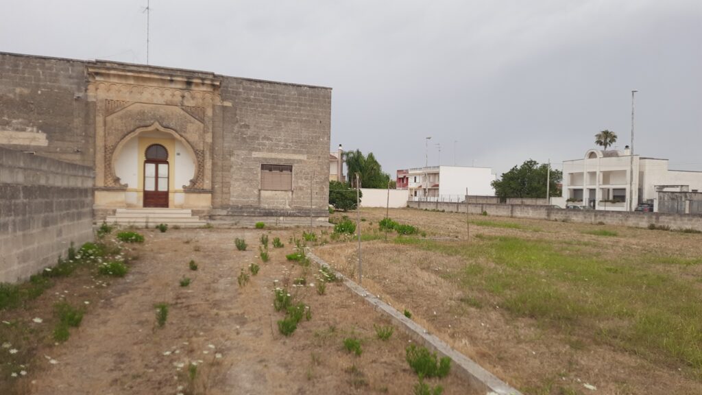 Veglie (LE) – Abitazione dalle tipiche volte a stella ed ampio scoperto edificabile image 1