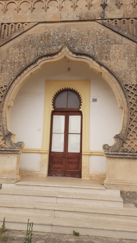 Veglie (LE) – Abitazione dalle tipiche volte a stella ed ampio scoperto edificabile image 2